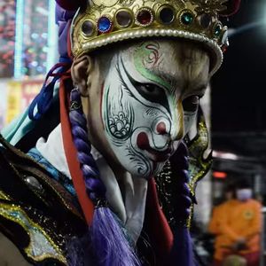 《咒》撸起袖子加油干，靠三叩九拜奔不来小康