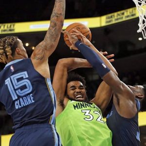 季后赛首轮前瞻：莫兰特打贝弗利就吃瘪？灰熊森林狼谁是更强的青年军！【观篮高手】