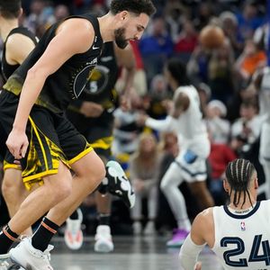 2022圣诞大战(下): 勇士残阵爆捶灰熊， 绿军双杰爆打字母【观篮高手】