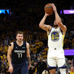 勇士G2逆风大翻盘，再次0:2落后的独行侠能否再次上演卢卡魔法？