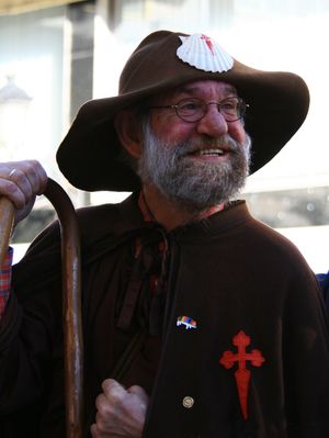 朝圣之路-请记住这个画了黄色箭头的醉鬼，他为朝圣之路贡献终生