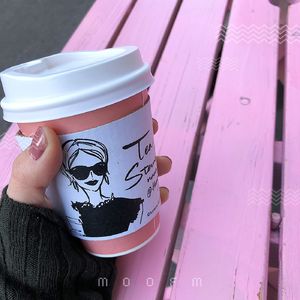 对啊，我就是一杯12块钱的奶茶也买不起