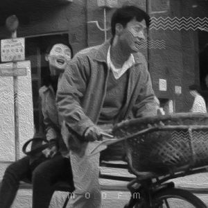 我就是那个坐在自行车上笑的女人