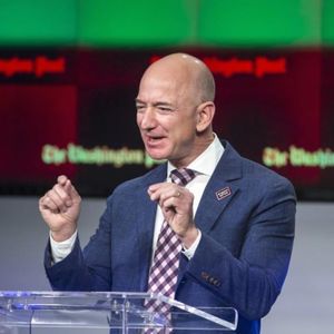 外刊精讲 | 贝佐斯，马斯克这些亿万富翁如何影响美国大选？