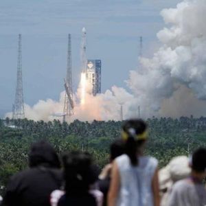 外刊精讲 | 长征十号乙火箭回收成功！弯道超车SpaceX！外媒：即将打破美国主导地位！