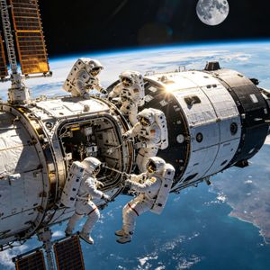 外刊精讲 | 人类重返月球，4个人，10天，这次却不登陆？反而更关键？