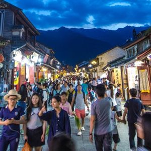 外刊精讲 | “10万大理躺平大军”，以后恐怕躺不平了！