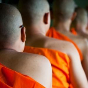 外刊精讲 | 泰国名媛色诱多名高僧？偷拍8万多露骨照片和视频勒索？