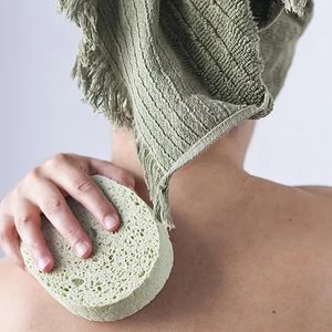 脱口秀 | “落枕、搓澡、足浴”用英文怎么说?