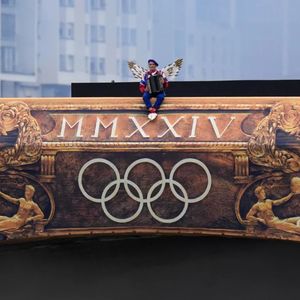 外刊精讲 | 速看!巴黎奥运会开幕式亮点集锦