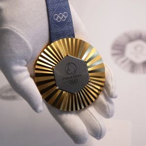 外刊精讲 | 史上“最奢”奥运会开幕，LVMH 为奥运会豪掷亿金！