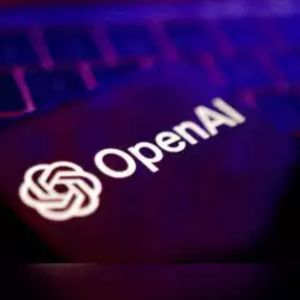 外刊精讲 | OpenAI 王炸 Sora 正式上线！网站火到崩溃，奥特曼紧急关闭用户注册