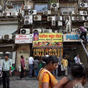 外刊精讲 | 印度50℃高温破纪录，热浪炙烤14亿人！穷人没空调怎么活？