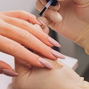 外刊精讲 | “不坐Uber,不染发”——美国女孩们的苦日子开始了