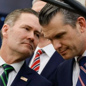 外刊精讲 | 离谱！美高官拉群热聊绝密计划，误将记者拽进群……他们聊了什么？