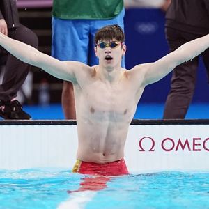 外刊精讲 | “中国飞鱼”潘展乐,打破美国40年垄断!老外怎么看?