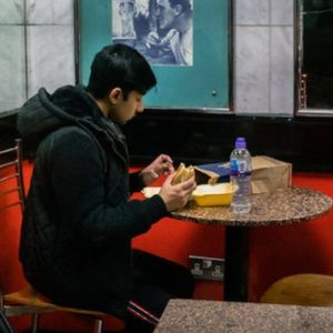 外刊精讲 | 美国人越来越不快乐？原因竟是……