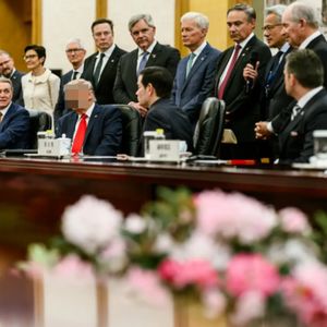 外刊精讲 | 17位CEO全拆解：马斯克、黄仁勋，川带的不是保镖，是美国经济的救命稻草