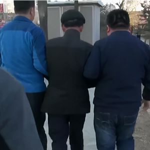 风流寡妇同时交往数名男友，因索求无度被抛尸荒野