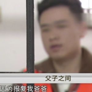 25岁男子报复父亲，捅死28岁继母和弟弟