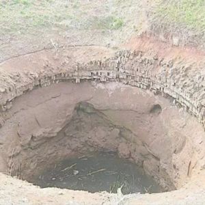 11岁女童上学路上突然失踪，自行车边发现一块带血手帕