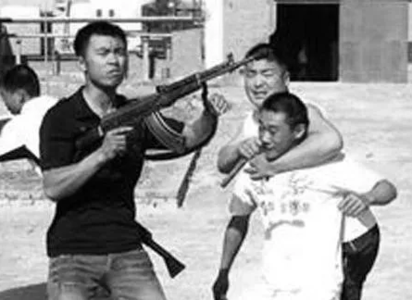 海南孔繁座持枪杀人大案