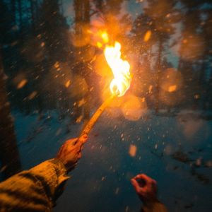 他们相爱，但他们非常寂寞