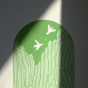 春天是没有国籍的， 白云是世界的公民