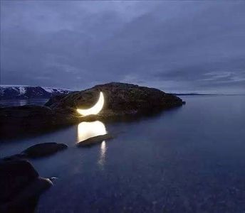 The Moon And Sixpence 55.9