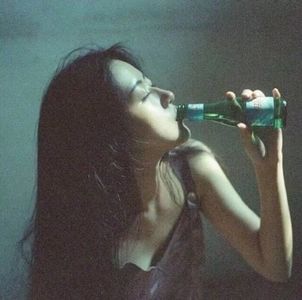 你是我喝醉酒才敢联系的人