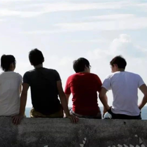 那时陪伴我的人啊，你们如今在何方