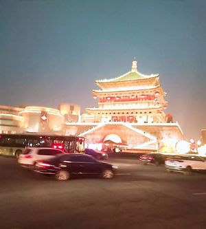 这座城市风很大，孤独的人总是晚回家