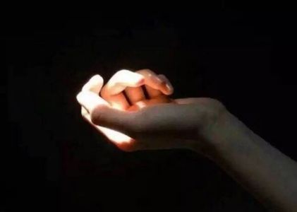 “那个一直陪我聊天的人，突然消失了”