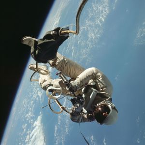 Wettlauf zum Mond - Das Schweben im All und ein tödliches Feuer