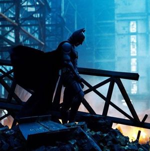 《黑暗骑士》承受黑暗，是为了迎来光明