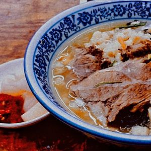 我在西安咥泡馍