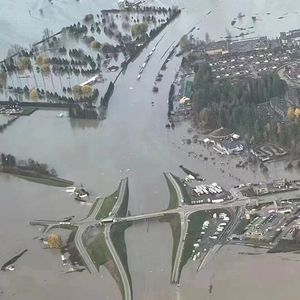 BC洪水，铁路公路断了，期待早日恢复