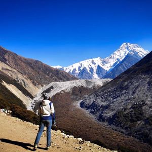 E25-“疫情？那肯定比你们国家恢复得好呗”