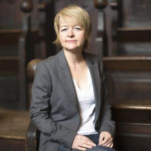 Vol.24历史如水面,倒映一场幽灵的拉拉玩闹剧 | 萨拉·沃特斯《灵契》