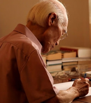 《乡愁》英文版：送别余光中