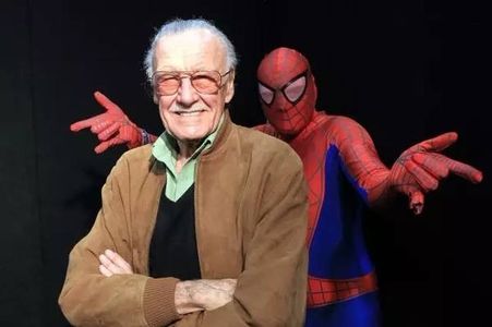 给大人们讲童话故事的斯坦李，走了