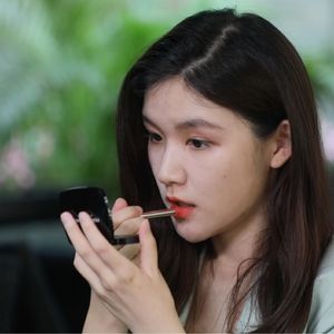 [Zoey英语视频] 网红助力国货，智胜西方对手