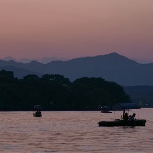 vol.55 十年日记｜ “河上是有桥的”