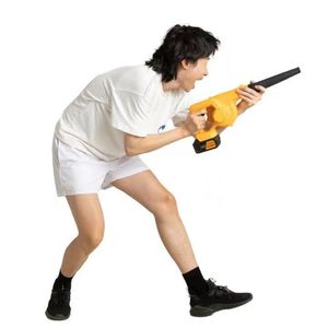 Vol.92 东风：只上过三个月班的他，是一个敢拒绝客户的自由设计师