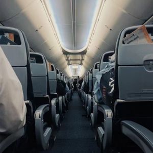 空乘的工作就是“可乐雪碧咖啡茶，亲爱的乘客要喝点啥”？|照见合作社×外航空乘们