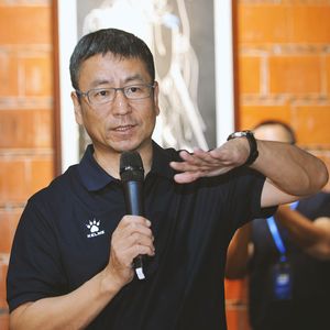 哪敢真的躺平 不过呻吟两声