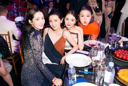 抱团蹭热搜，国营珠宝城，喜欢杨超越