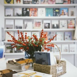 书店创业,是靠卖书赚钱吗?