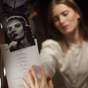 为什么刷视频替代不了线下看戏剧?