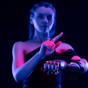 全球第一位赛博格的死，为什么跟我们所有人都有关？